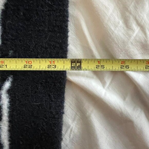 TRISTAN  Black and white Zebra print pullover V-neck SIZE LARGE.  Fuzzy - Picture 7 of 7